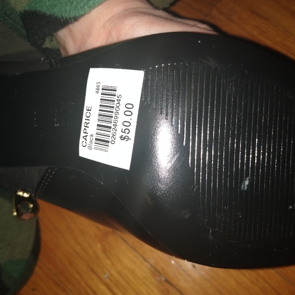 New size 8 booties black - Picture 3 of 4